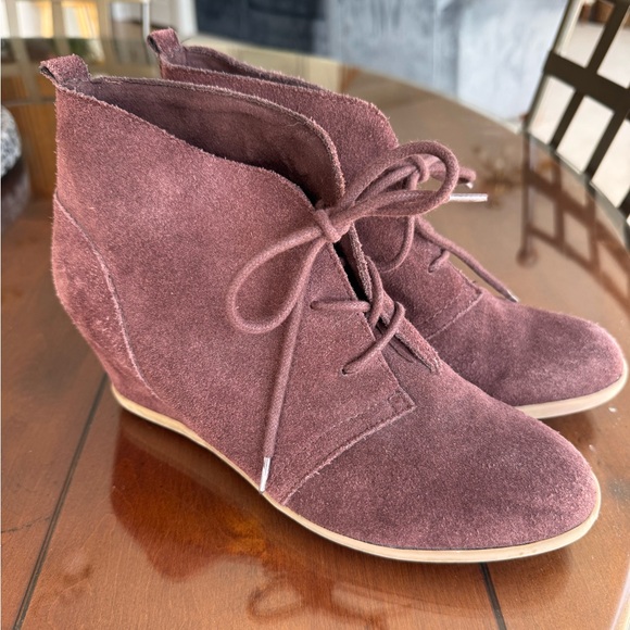 Minnetonka Women's Suede Ankle Boots - Brown - Picture 1 of 8